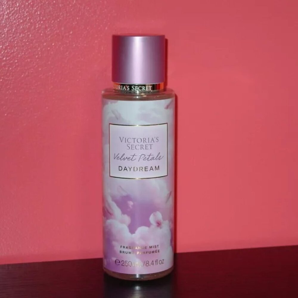 VICTORIA'S SECRET VELVET PETALS *DAYDREAM* FRAGRANCE MIST NEW 8.4 OZ